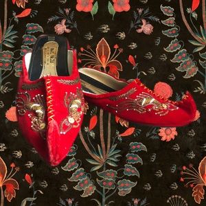 Velvet Shoes w/ Pointed Toes